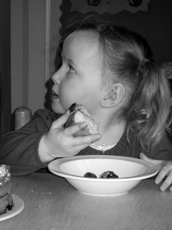 mia bw cake